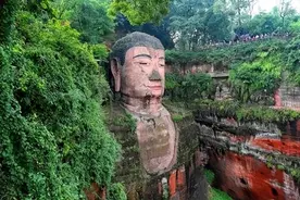 1962年，政府修缮乐山大佛，发现了一间暗室，揭开1200年前的传说图片