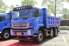 又轻又能装，跑得还快，南俊瑞宇6x4R自卸车满足你图片