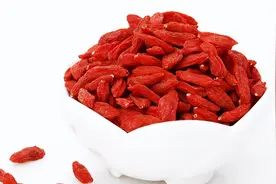 常吃枸杞会补肾吗？枸杞应该怎么泡，才对健康有好处呢？图片