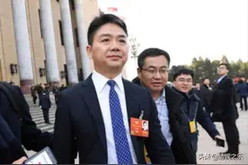 京东掌门人刘强东，上节目公开承认有4岁儿子，生母是谁至今不详图片