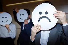 心理学家：分手后不删前任微信的人，无外乎这4种心理图片