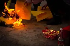 每年祭祖要烧那么多大额冥币，冥府不会通货膨胀吗？图片