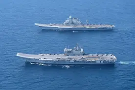 印度2艘航母同框，中国暂时做不到？网友：让印度装到了！图片