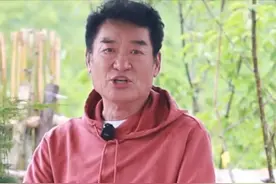“武松”祝延平现状：和赵娜离婚后，67岁意气风发，打高尔夫消遣图片