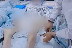 15岁少女为爱减肥，50天只喝水最后剩24公斤！母亲含泪拔掉氧气管图片