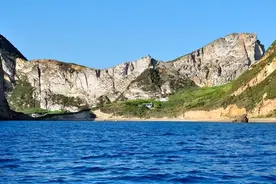 挪威有个日不落之城，太阳69天不落，游客来到第一件事就是摘手表图片