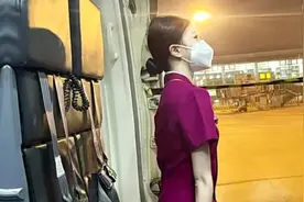 海底捞1张照片流出，我才理解了那个深夜还在直播的空姐图片