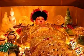 野史：慈禧死前喝王八汤吊命，刚断气，太监立马往嘴里塞了夜明珠图片