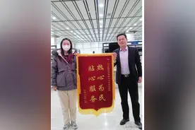 暖！孕妇低血糖晕倒，文登人社干部齐心相助图片