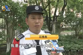 大叔爱听刘德华的歌，结果被“酷狗”吓一跳图片