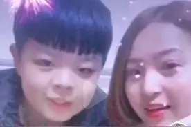 虎头虎脑的你，跟舅妈一起笑得好开心图片