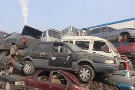 汽车到了一年两审的时间，想报废怎么操作？划算吗？图片