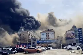 杭州冰雪大世界起火，黑烟浓得吓人，起火原因可能是什么？图片