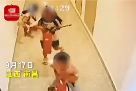 “熊孩子”打闹喷光20多个灭火器！网友：隔着屏幕都感觉来气图片