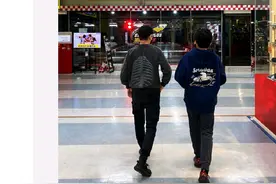 林志颖再晒Kimi背影，看完黄多多风评，就懂为啥Kimi从来不露脸了图片