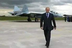 普京：一个出场自带BGM的男人，为何走路右臂几乎不动呢？图片