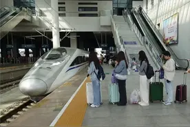 注意！除了阻止车门关闭，乘坐高铁这些行为也不可图片