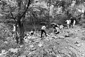 环境被破坏、安全没保证、知识学不到，门头沟有一片狼藉的“寻宝”地图片