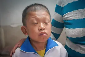 孙子多病在身，儿媳又意外怀上双胞胎，婆婆劝其生下后肠子悔青图片