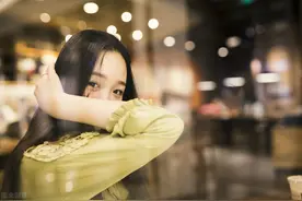 故事：男友白月光回国，替身的我被一脚踹走，转身帅总裁却来求婚图片