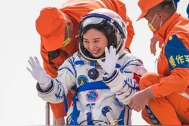 美国宇航员年薪千万，中国航天员工资多少，家属享受什么特殊待遇图片