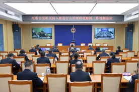 上官福令同志调度部署打击治理跨境赌博工作图片