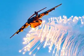 运20远海任务遭遇“特情”，机长准备释放箔条弹，呼叫战斗机驱离图片