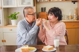 年纪大了要忌嘴！建议少吃豆腐和茄子，常吃4样，为秋冬做基础图片