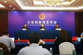 驾车接打手持电话扣3分！多项便民利企新措施上线！新交规4月1日起施行！图片