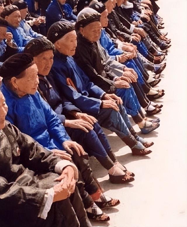民国时期倡导“天乳运动”：女性不准束胸，违者罚款50大洋