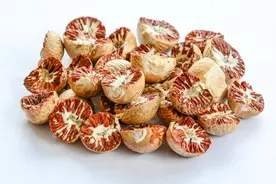 槟榔被列为一级致癌物，为什么还有那么多人爱嚼？别再执迷不悟图片