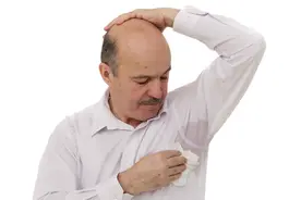 老年人身体出现异味，或与这5个因素有关，注意调理图片