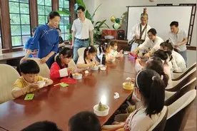 穿汉服、做香囊……小朋友们过了个古风端午→图片