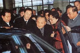 为解决台湾问题，邓小平给蒋经国带话还给蒋家修墓，他却毫无反应图片