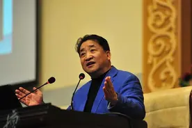 姜昆：剧场相声是盒饭，要把它做成盛宴。郭德纲：盛宴中看不中用图片