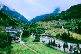 恩施没有公路的村落，却安装了斜行电梯，用来出入？图片