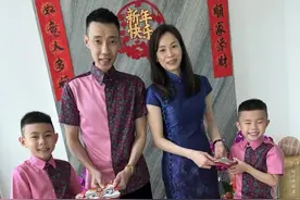 李宗伟拜年瘦脱相！39岁妻子美艳戴2000万手表，一家住皇宫附近图片
