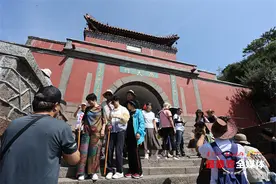 泰山旅游人数不断攀升，暑期旅游“热力”十足图片