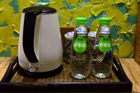 注意！住酒店时千万不要再喝房间里的矿泉水了，很多人都已经中招图片