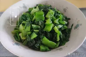 这叶子是个宝，以后别再丢掉了，鲜嫩肥美，营养极高，炒着吃真香图片