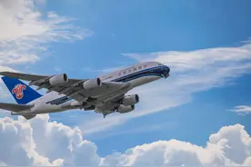 中国有几个寂寞的机场，每天一个航班，飞走后工作人员就没事干了图片