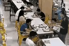 女大学生扣饭事件升级:知情者曝出更多内幕，家属发声:另有真相图片