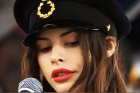 夏洛特·坎普·米尔赫 洒脱美艳才华横溢 世界最美贝斯手的酷女孩图片