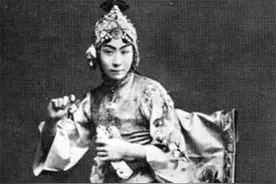 他与女友因爱结合，洞房时新娘被掉包，他咬牙接受，终成一代大师图片