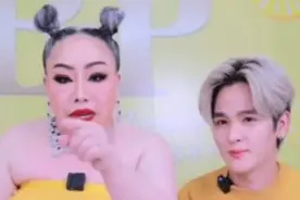 泰国男偶像太惨！与富婆直播屡被抚摸，镜头前被掀开衣服闻腋下图片