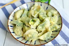 调韭菜馅，记住3放3不放，韭菜鲜美多汁，不出水不烧心，太好吃了图片