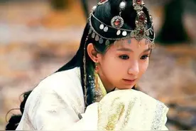 皇后逼群臣殉葬，一大臣说：理应皇后先死，皇后一刀砍断自己手腕图片