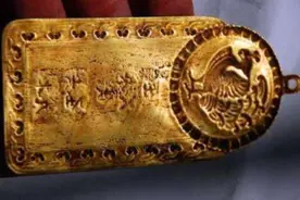 内蒙古男子河边捡到辽国金牌，专家劝上交，男子却熔成一对金镯子图片