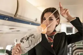 飞机在万米高空飞行，机舱里的氧气是哪里来的？图片