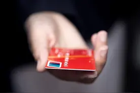 生活小常识：手机和银行卡或身份证放在一起到底会不会消磁？图片